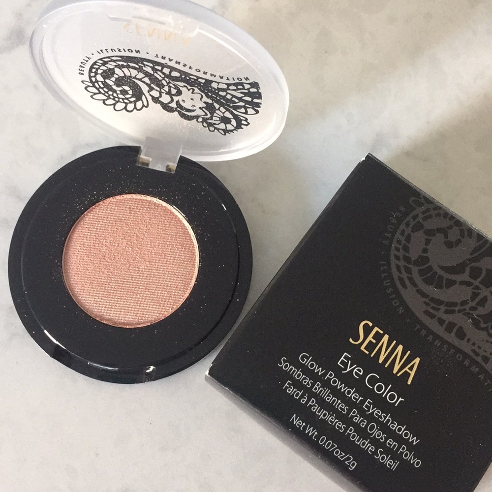 Senna Eyeshadow in Rose Gold Glow. New in box!